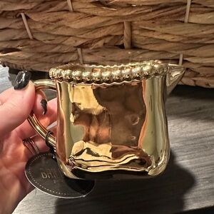 Creamer pitcher with handle